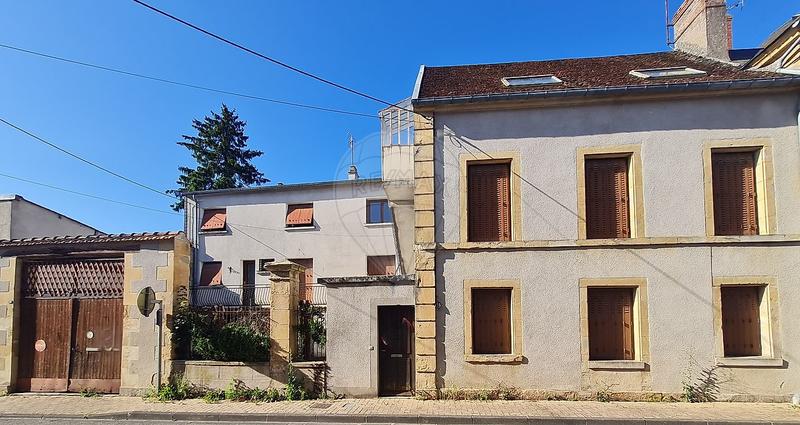 Maison de ville - 218 m² - 9 pièces