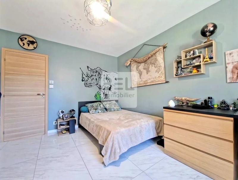 Maison - 205 m² - 7 pièces