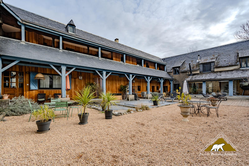 Maison - 600 m² - 12 pièces