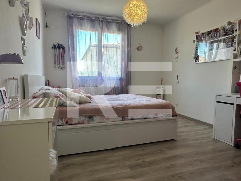 Maison - 181 m² - 7 pièces