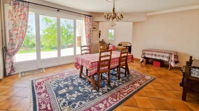 Maison - 210 m² - 9 pièces