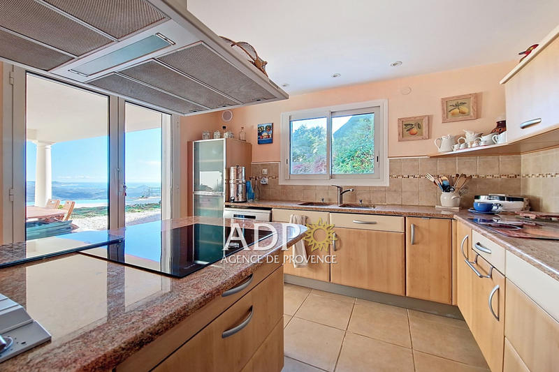 Maison - 212 m² - 5 pièces