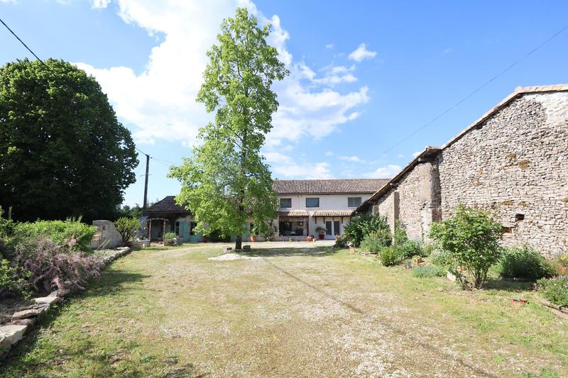 Maison - 218 m² - 8 pièces