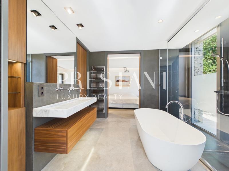 Maison - 265 m² - 9 pièces