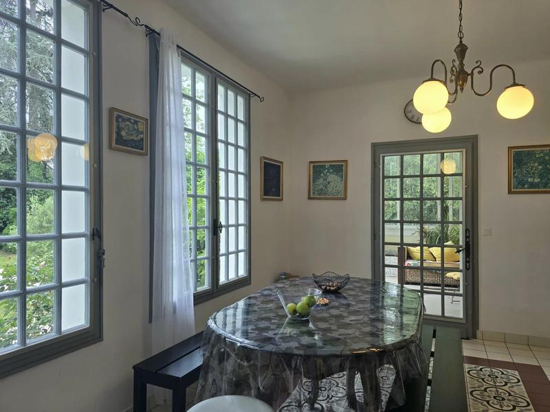 Maison - 290 m² - 9 pièces