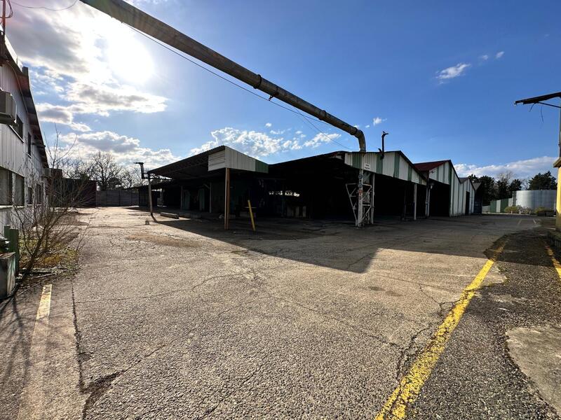 Local commercial - 4 000 m² - 3 pièces