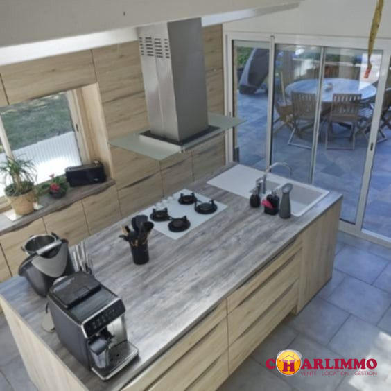 Maison traditionnelle - 205 m² - 7 pièces