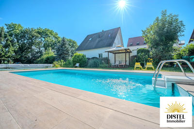 Maison - 241 m² - 8 pièces