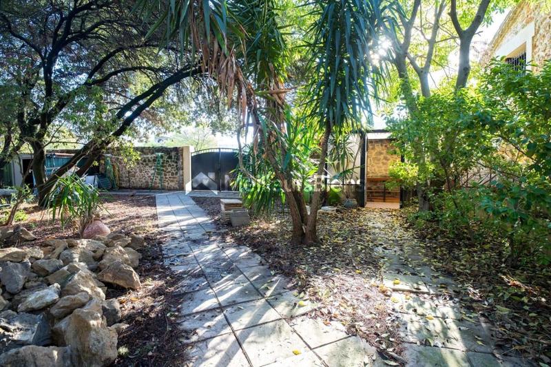 Propriété - 247 m² - 9 pièces