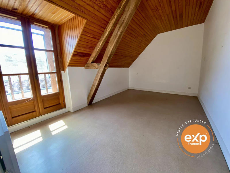 Maison traditionnelle - 180 m² - 10 pièces