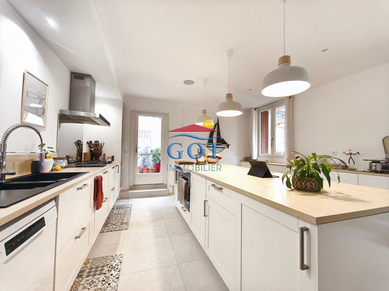 Maison - 224 m² - 6 pièces