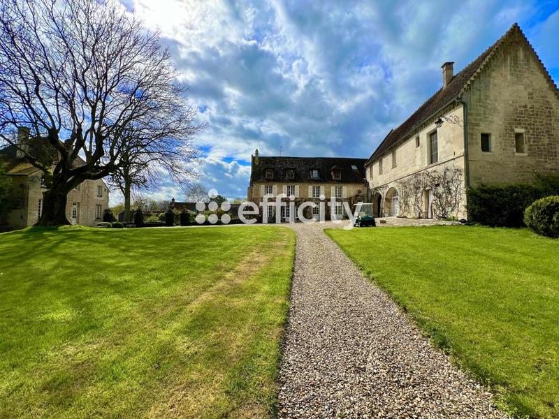 Maison - 447 m² - 12 pièces