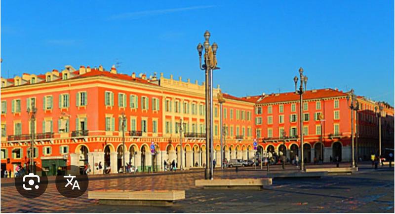 Studio - 156 m² - 8 pièces