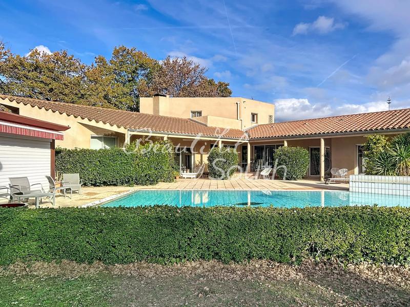 Villa - 354 m² - 6 pièces