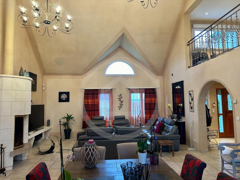 Maison - 196 m² - 7 pièces