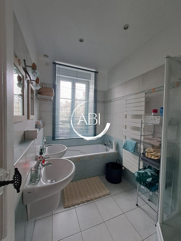 Maison - 231 m² - 8 pièces