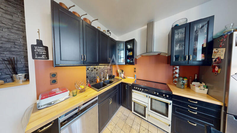 Maison - 192 m² - 9 pièces