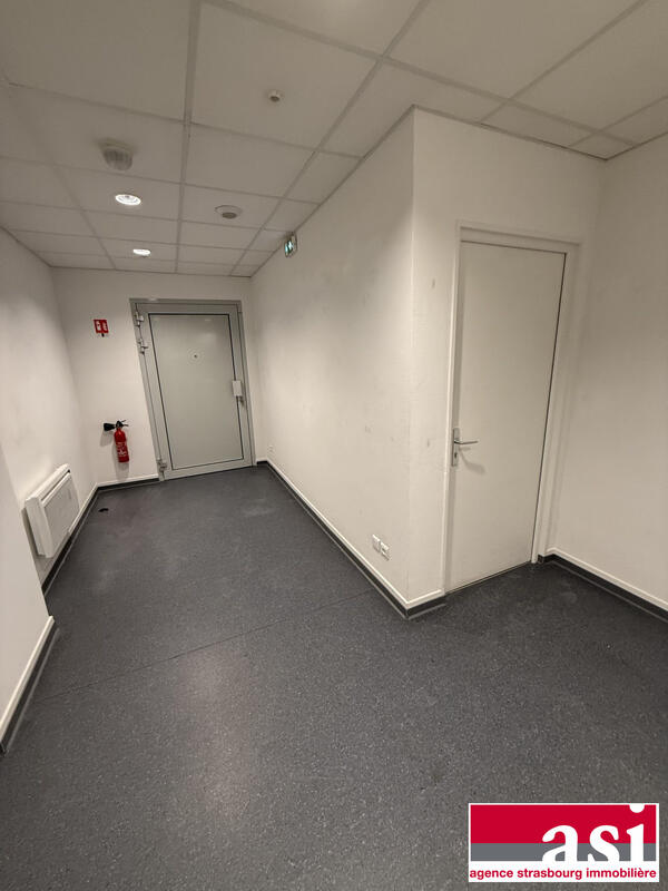 Local commercial - 134 m² - 4 pièces