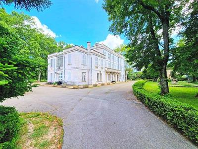 Immeuble - 1 089 m² - 32 pièces