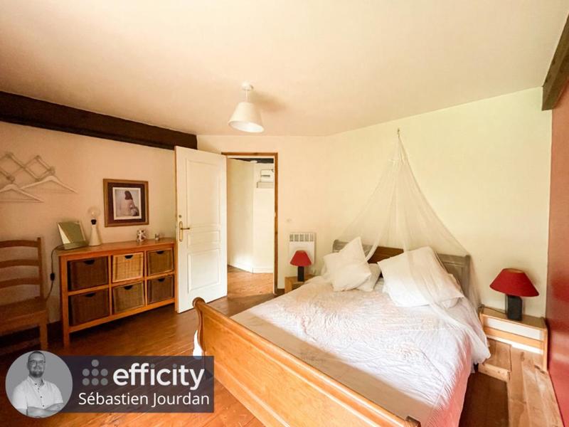 Maison - 448 m² - 19 pièces