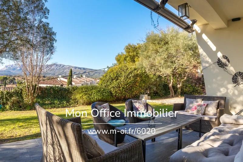 Maison - 180 m² - 7 pièces