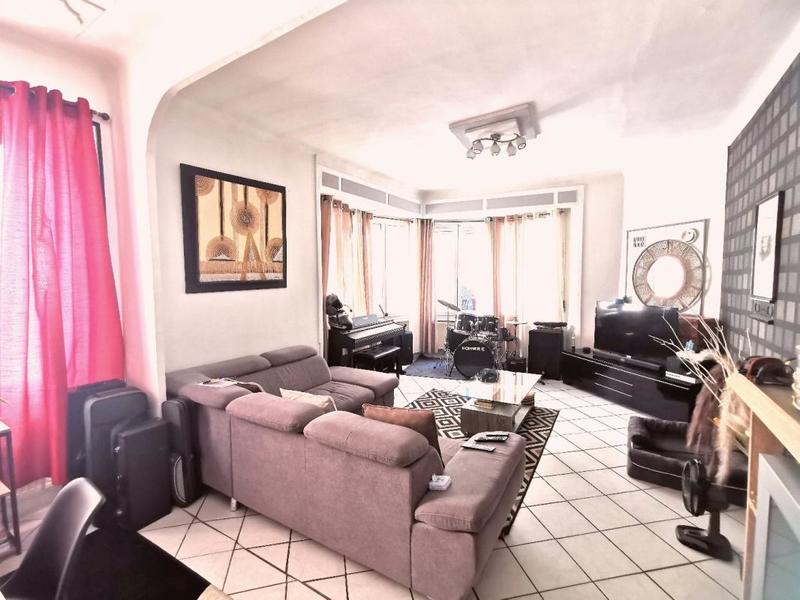 Maison - 159 m² - 6 pièces