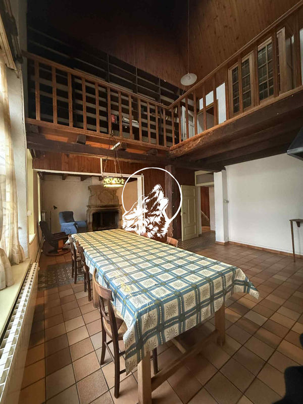 Maison - 213 m² - 6 pièces