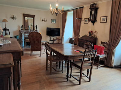 Maison - 210 m² - 8 pièces