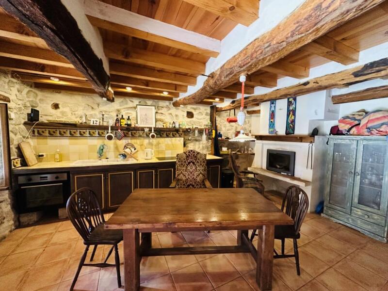 Maison en pierre - 85 m² - 3 pièces