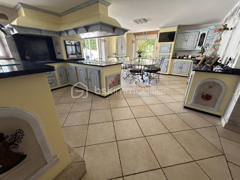 Propriété - 396 m² - 10 pièces