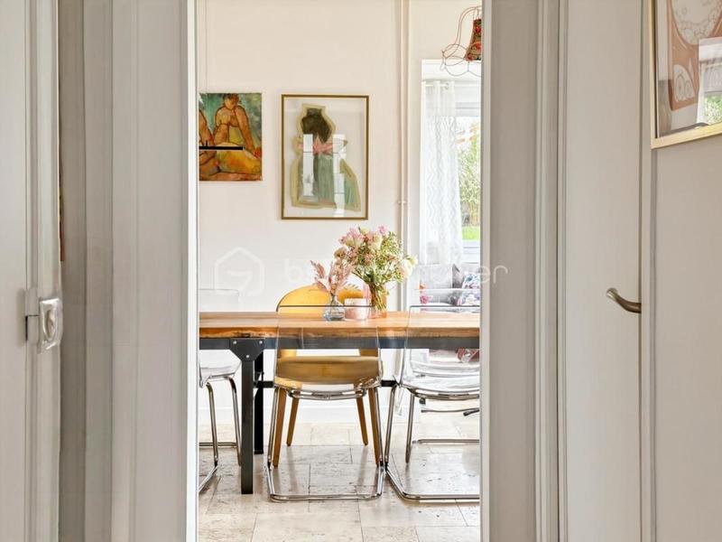 Maison traditionnelle - 220 m² - 8 pièces