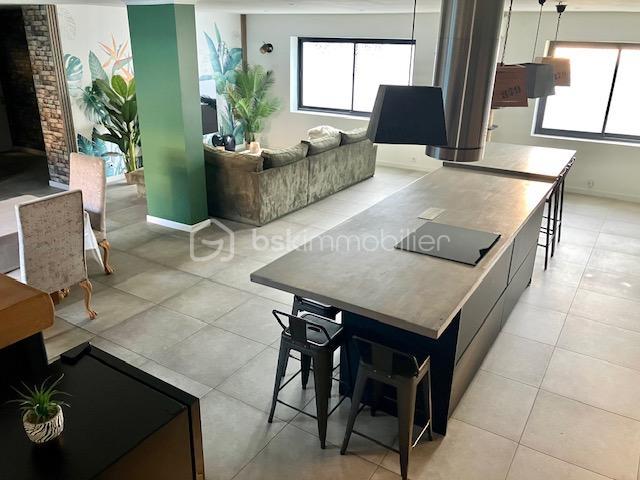 Maison - 650 m² - 12 pièces