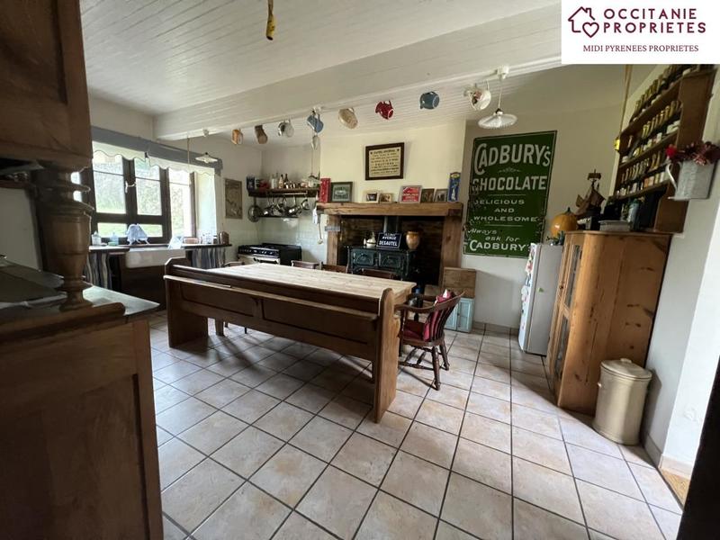 Propriété - 200 m² - 9 pièces