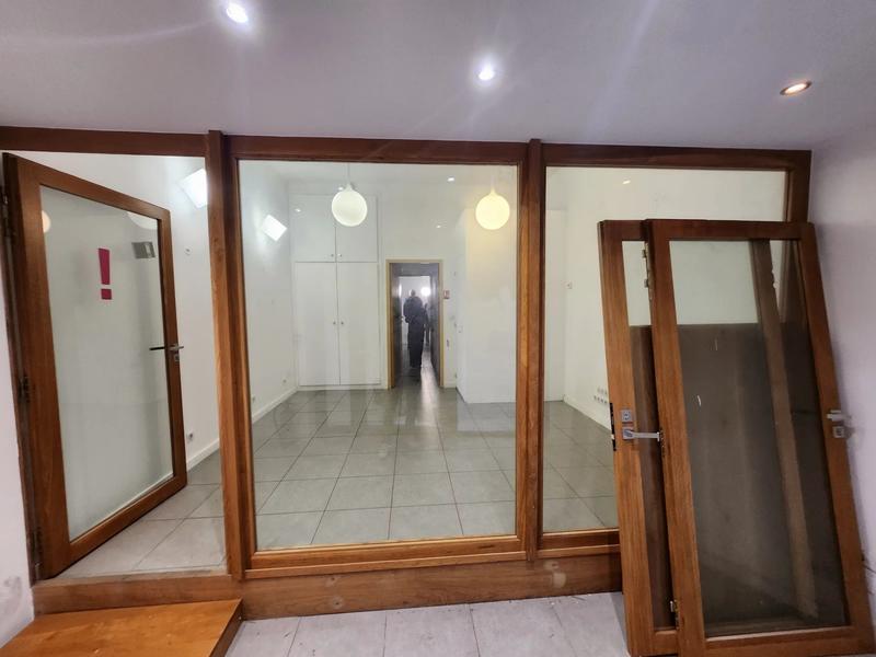 Local commercial - 167 m² - 11 pièces