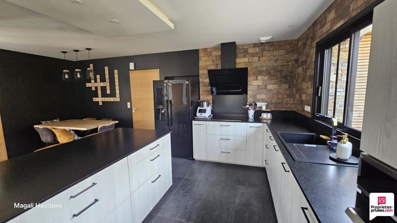 Demeure - 283 m² - 11 pièces