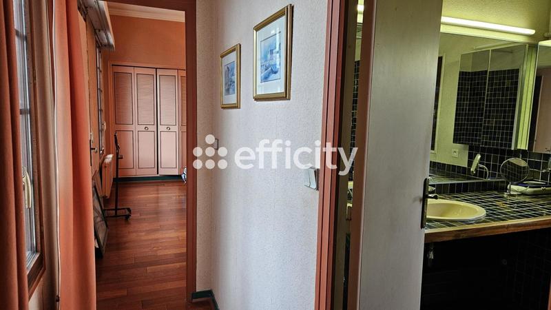 Maison - 233 m² - 8 pièces