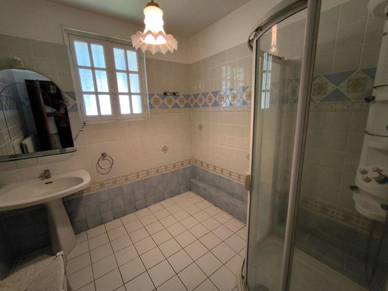 Maison - 225 m² - 7 pièces