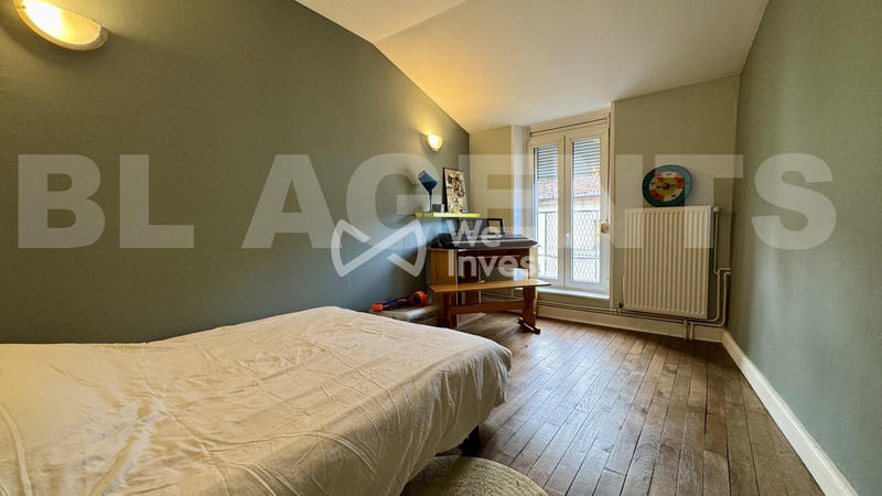 Maison - 235 m² - 9 pièces