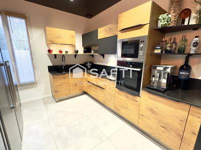 Maison - 199 m² - 8 pièces