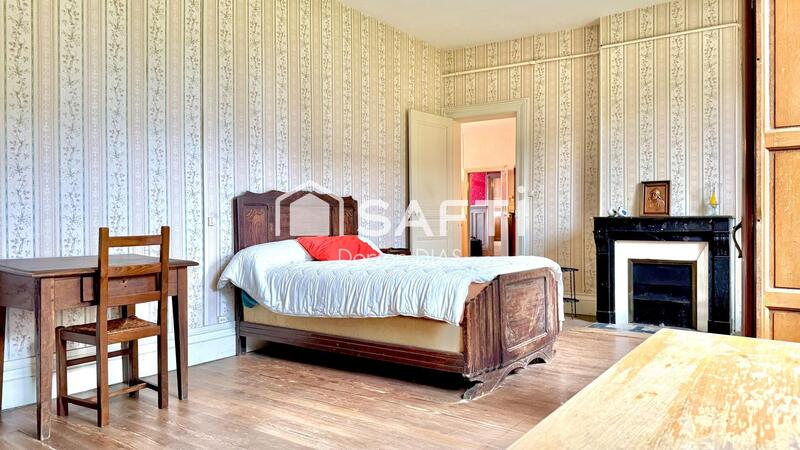 Maison - 240 m² - 6 pièces