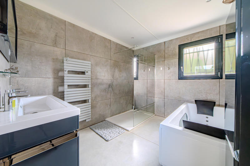 Maison - 180 m² - 5 pièces