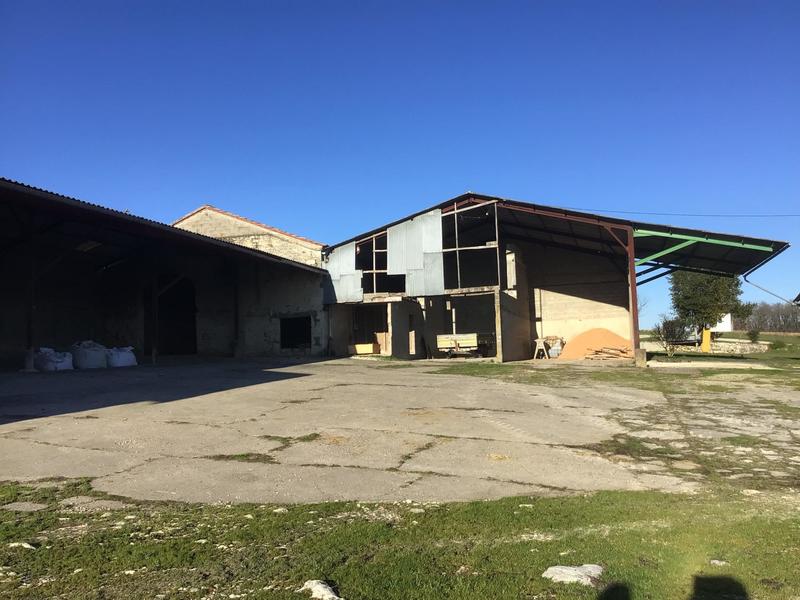 Maison - 305 m² - 12 pièces