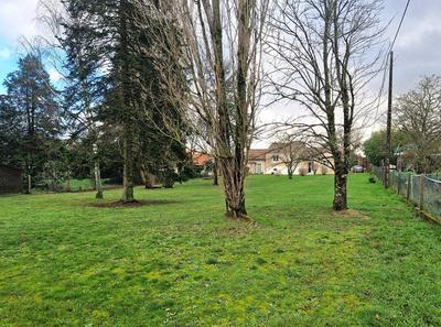 Terrain constructible - 1 400 m²