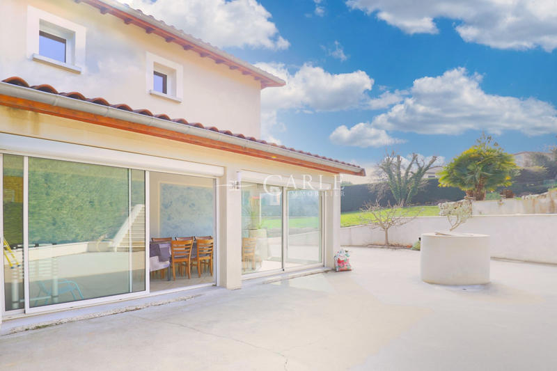 Maison - 208 m² - 7 pièces