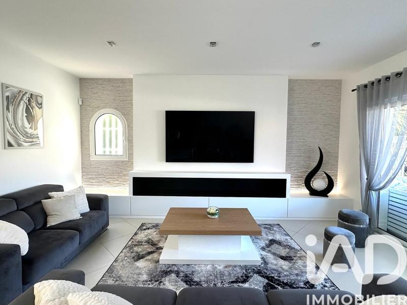 Maison - 328 m² - 6 pièces