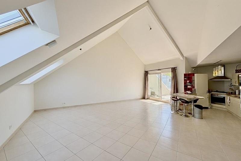 Appartement - 100 m² - 3 pièces