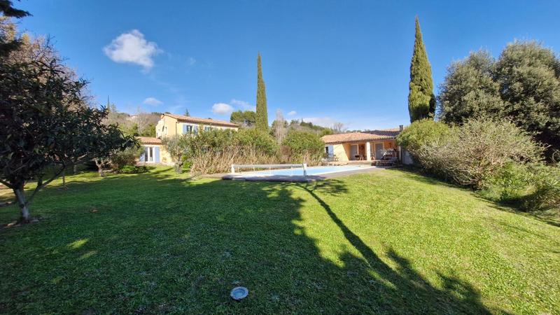 Maison - 211 m² - 6 pièces