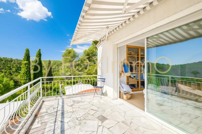 Maison - 211 m² - 6 pièces