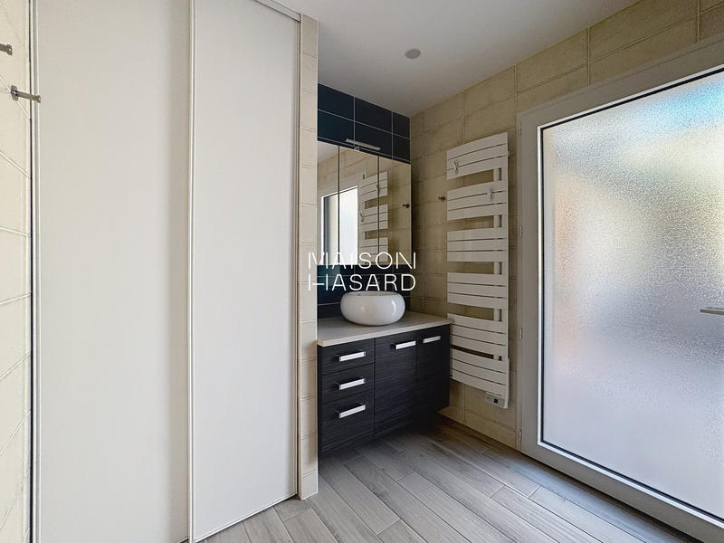 Maison contemporaine - 202 m² - 7 pièces