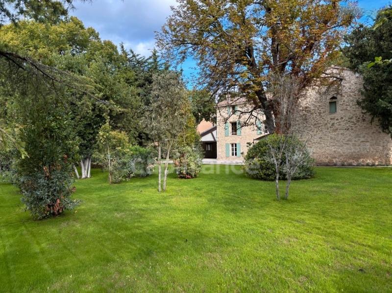 Maison - 290 m² - 8 pièces